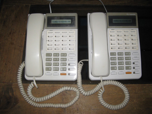 Set De 2 Telefono Multilineas Panasonic Kx-t7030 Conmutador