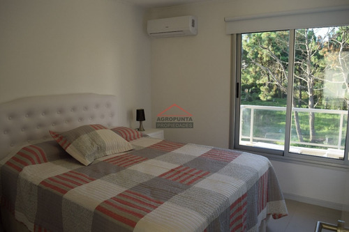 A Pasos De Playa Brava Con Servicios- Ref: 2865