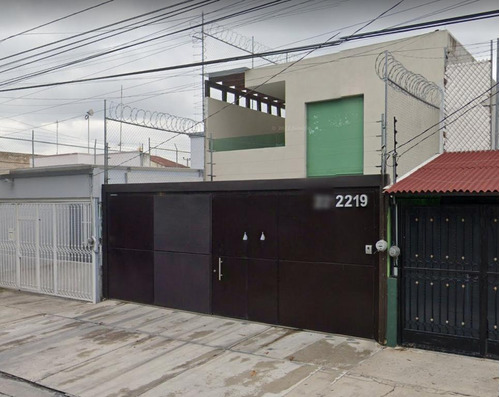 Casa En Remate En Rosario Castellanos 2219, Cp. 44950 Jardines De La Cruz, Guadalajara Entrega Garantizada En Remates Bancarios Por mas de 10 años