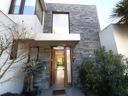 Espectacular Casa En Venta De 3 Dorm. En Chicureo