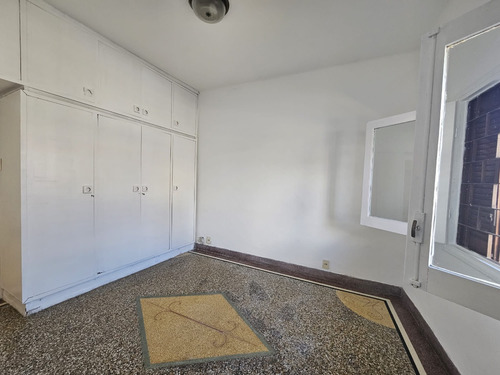Planta Baja, Un Dormitorio, Escritorio, Pequeño Patio