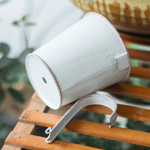 Carta Estilo Cubo Retro De Hojalata Con Decoración Vintage