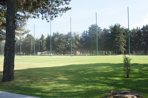 Venta De Lote De Terreno En Residencial Club De Golf San Carlos Metepec