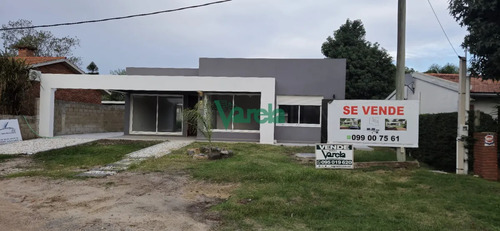 Venta Casa, Villa Argentina, 3 Dormitorios, 2 Baños, Cerca De La Playa.