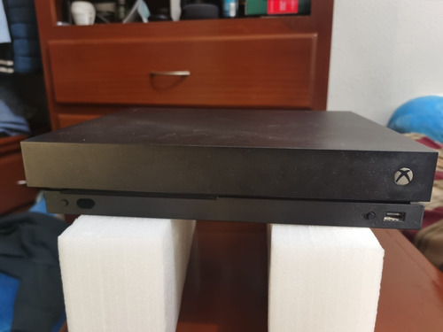 Consola Xbox One X 1tb Color Negro Excelentes Condiciones (Usado)