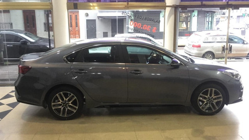 Kia Cerato 2.0 Sx At6 4 P