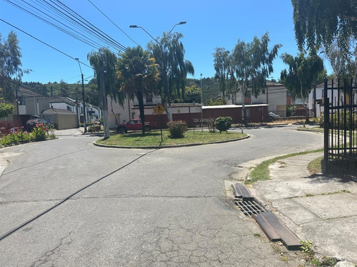 Casa En Venta De 4 Dorm. 3 Baños En Concepción