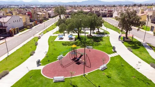 Venta De Casa En Pachuca. Fraccionamiento Con Alberca, 3 Habitaciones, 2 Niveles Y 2 Cajones De Estacionamientos