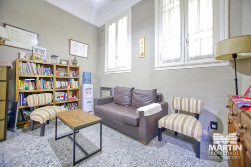 Casa Antigüa Totalmente Reciclada, 4 Ambientes, Depend, Patio. Excelente Ubicación.
