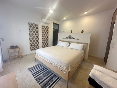 Casa En Venta En La Zona Colonial Con Un Estilo Clasico.