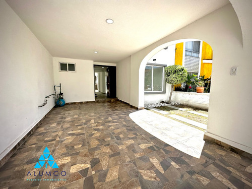Casa En Venta En Una Cerrada En Momoxpan, Cerca De Periférico Y La Recta A Cholula