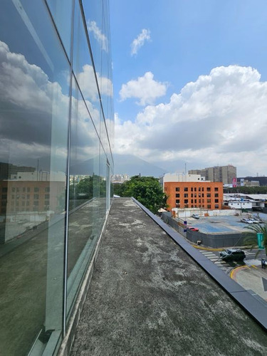 Edificio Comercial En Venta 3.400 M2 - Urb. Las Mercedes