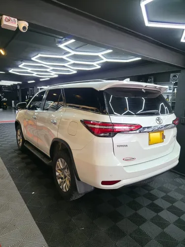 Toyota Fortuner 2.7 Srv