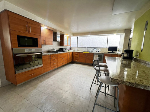 Casa En Venta En Cda. Con Vigilancia En Pedregal