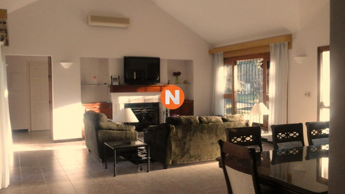 Casa En Venta, Mansa, Punta Del Este, 4 Dormitorios.- Ref: 209613