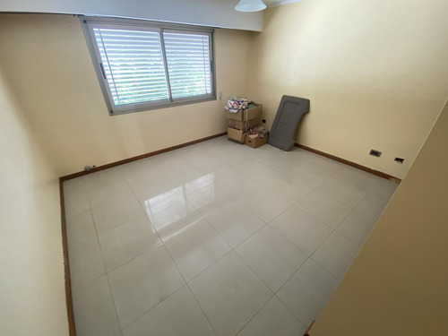 Casa De 3 Dormitorios Con Parrillero, Pileta Y Galería - Fisherton