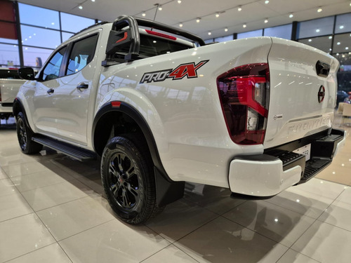 Nissan Frontier PRO4X 4X4 AUT