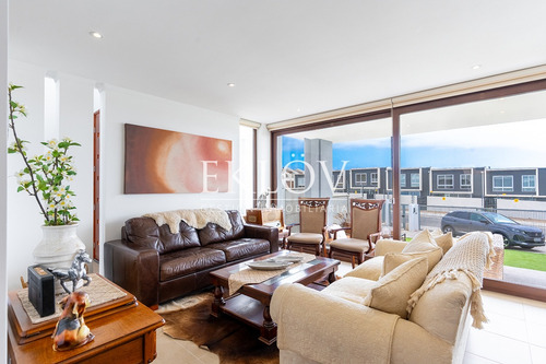 Casa Mediterránea En Lomas De Montemar, Moderna Y Con Vista