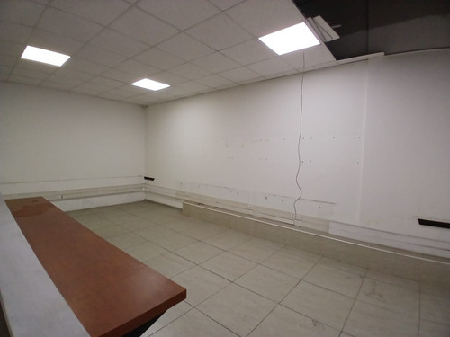 Excelente Local De 1241m2 Con Excelente Exposición En Venta