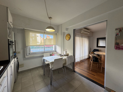 Venta - Departamento De Tres Dormitorios Con Balcón Y Cochera En Centro Río, Rosario