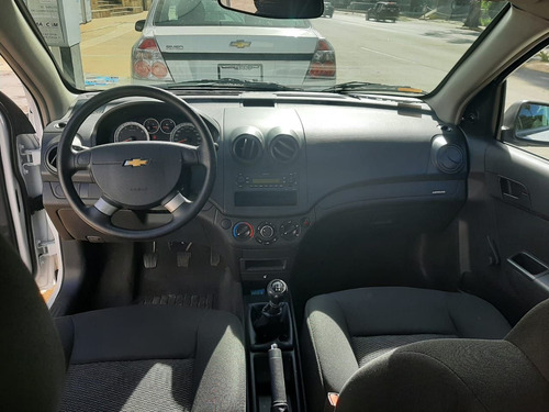 Imagen 10 de 13 de Chevrolet Aveo 2018 1.6 Ls Mt
