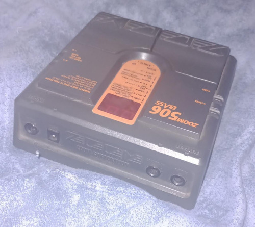 Pedal De Efectos Zoom 506 Bass Para Bajo Negro