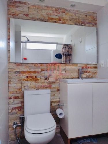 Oportunidad En Venta - Apartamento De Dos Dormitorios Playa Mansa- Ref: 2084