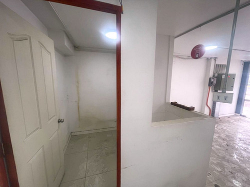 Arriendo Local Comercial De 122,10 M2, Vicuña Mackenna, Ñuñ