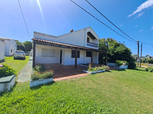 Inmobiliaria Costa Azul Vende Dos Casas Y Dos Apartamentos A Una Cuadra De La Playa Antoniopolis, Rocha.