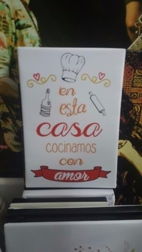 Vinilo Decorativo 20x30cm Con Frase En Esta Casa Cocinamos