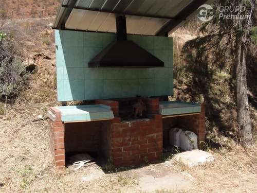 Casa En Venta De 4 Dorm. En Olmué