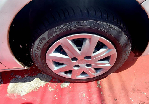 Imagem 5 de 6 de Volkswagen Voyage 1.0 Mi 8v Flex 4p Manual