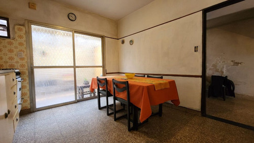 Casa 3 Ambientes C/coch+galpón Excelente Ubicación