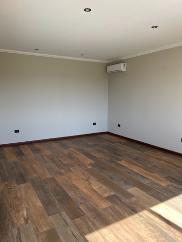 Espectacular Casa En Barrio Riberas, Puertos, Escobar De Estilo Toscano De Construcción Súper Sólida Y Exquisitas Terminaciones