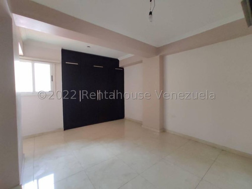Apartamento En Venta En San Isidro Maracay Aragua 23-1894 Irrr
