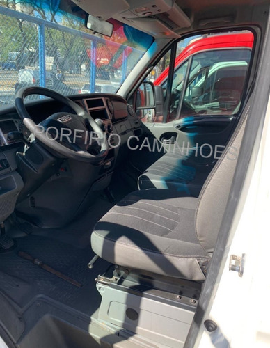 Imagem 10 de 23 de Iveco Daily 35s14 Ano 2014 Baú