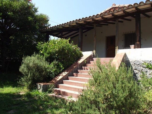 Chalet En Venta De 4 Dormitorios C/ Cochera En Valle Hermoso