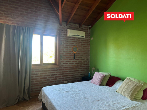 Casa En Venta Y Alquiler, Con 4 Cuartos Y Escritorio. Dependencia. Pileta. Apta Crédito.