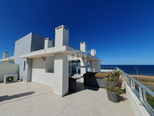 Imagen 25 de 30 de Venta De Apartamento Penthouse Dúplex De 4 Dormitorios Y 6 Baños En Suite, Frente Al Mar En Punta Del Este.