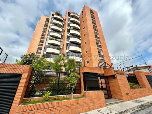 José Trivero Vende Exclusivo Apartamento Donde Encontraras El Placer De Vivir Con Un Gran Confort, Se Encuentra Totalmente Remodelado, Ubicado En Barquisimeto...