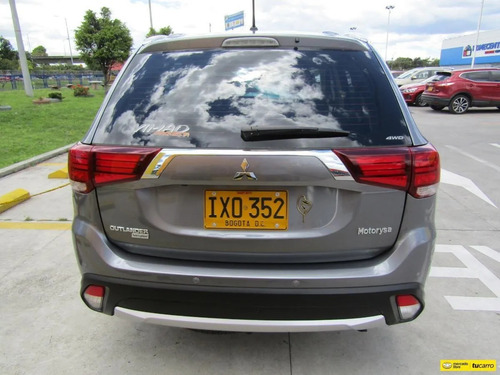 Mitsubishi Outlander At 2.4 4x4 7p
