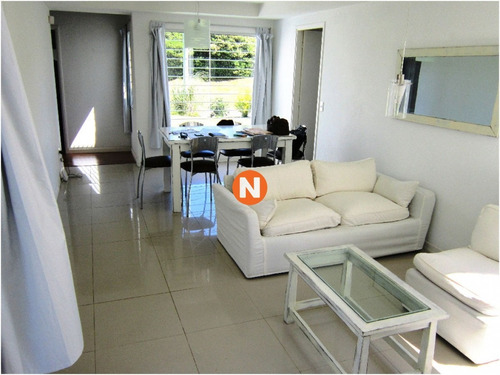 Impecable Casa Minimalista, Moderna, A Pocas Cuadras De La Playa Mansa. - Ref: 216355
