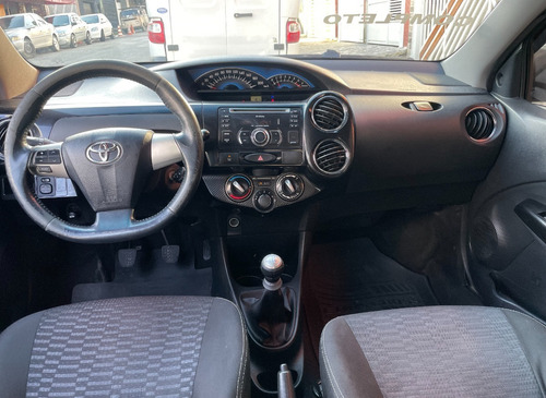 Imagem 13 de 15 de Toyota Etios Cross 1.5 Flex Completo 2014