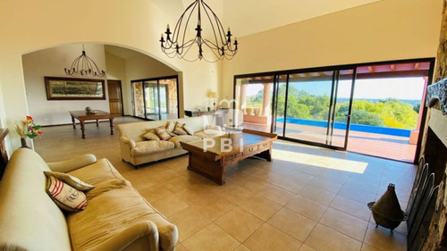 Casa En Venta Las Cumbres 3 Dormitorios - Ref : Pbi598