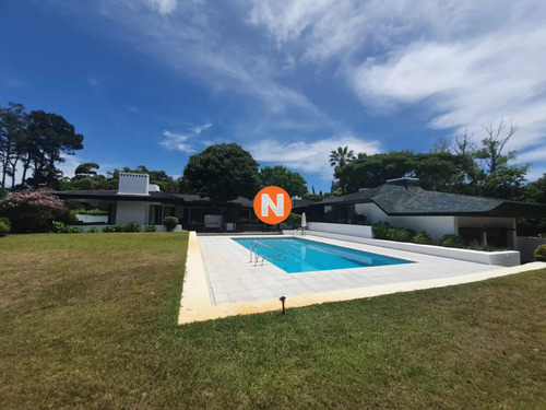 Residencia En Venta A Metros Del Mar En Solanas