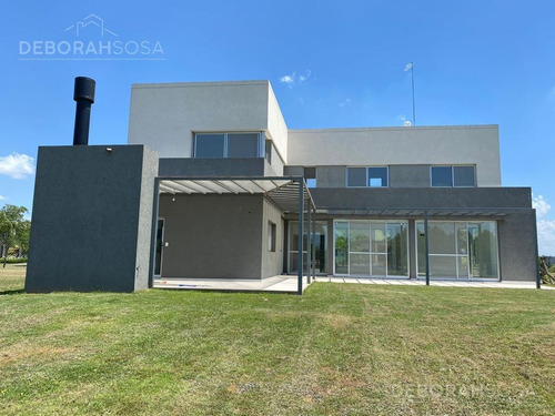 Imagen 5 de 28 de Linda Casa Estilo Moderno Con Salida A La Laguna - El Canton