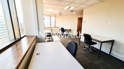 Oficina Con Excelente Espacios Interiores