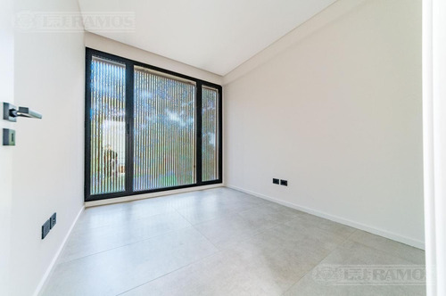 Imagen 18 de 27 de Casa A Estrenar Sobre El Lago - Lagos Del Golf