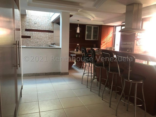 Se Vende Casa Tipo Townhouse Espaciosa, Amplia Inm, Con Cocina Empotrada Concepto Abierto E Integrada A La Sala Y Patio, Pisos De Porcelanato, Pozo Y Planta Electrica 100%. Altos De Guataparo