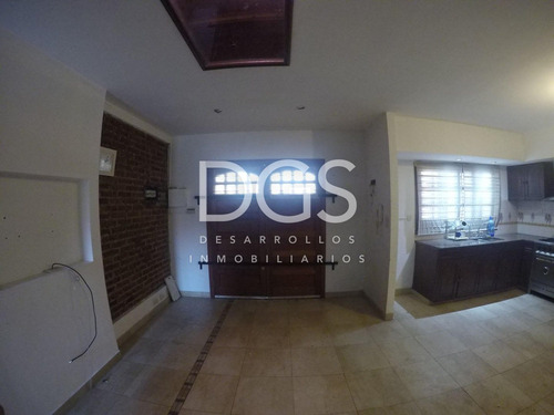 Casa 5 Ambientes En Venta En Banfield